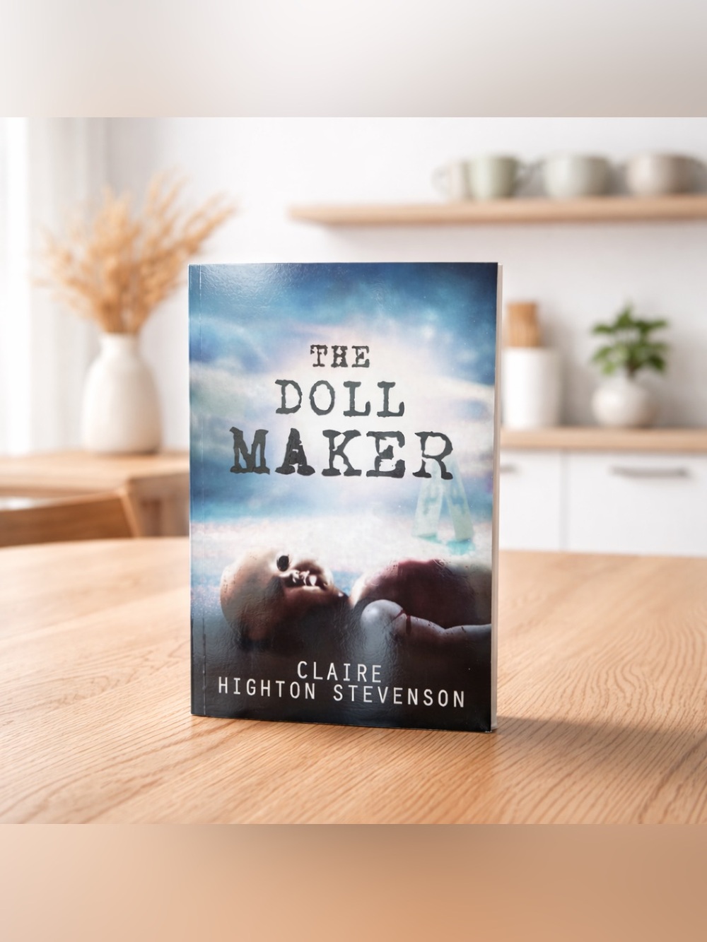 The Doll Maker by Claire Highton-Stevenson - A sapphic 🏳️🌈thriller romance